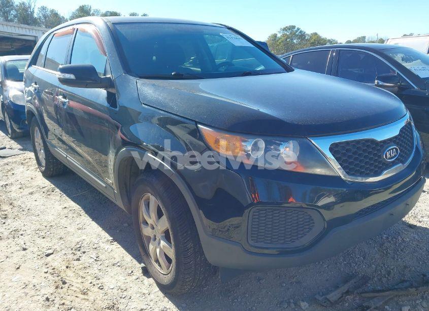 2013 Kia Sorento LX (VIN 5XYKTCA62DG345910) main photo