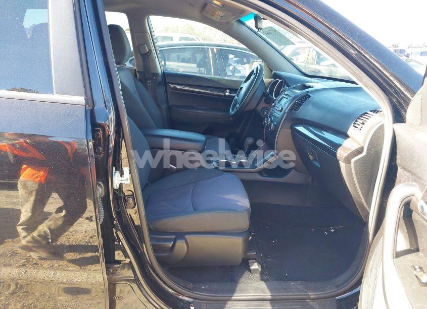 Photo 5 of 2013 Kia Sorento LX (VIN 5XYKTCA62DG345910)