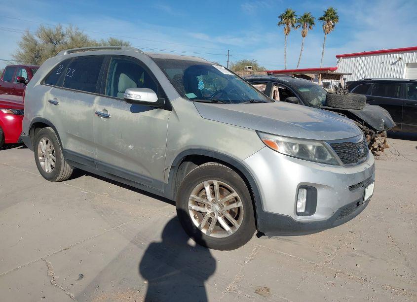 2014 Kia Sorento LX (VIN 5XYKTCA62EG446690) main photo