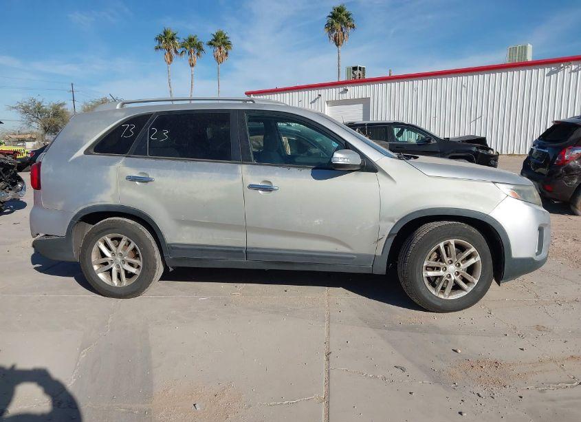 Photo 13 of 2014 Kia Sorento LX (VIN 5XYKTCA62EG446690)