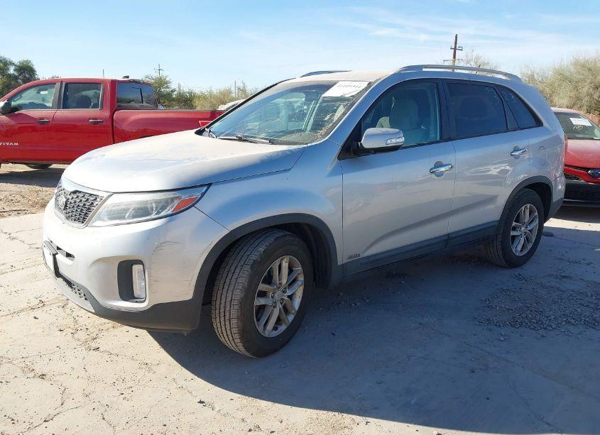 Photo 2 of 2014 Kia Sorento LX (VIN 5XYKTCA62EG446690)