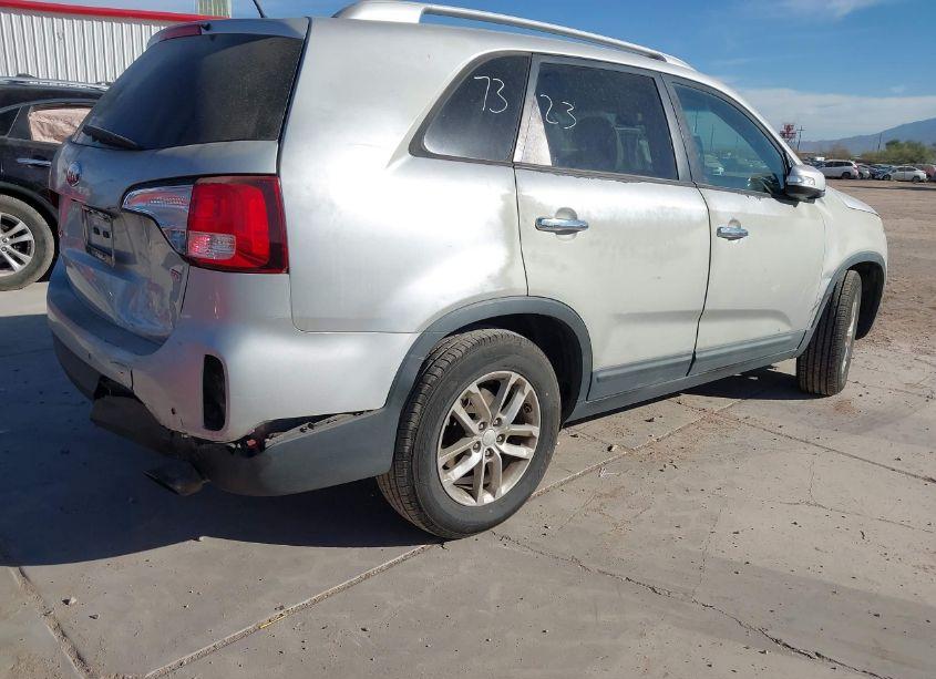 Photo 4 of 2014 Kia Sorento LX (VIN 5XYKTCA62EG446690)
