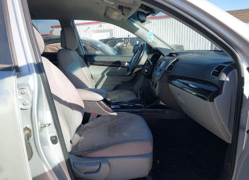 Photo 5 of 2014 Kia Sorento LX (VIN 5XYKTCA62EG446690)