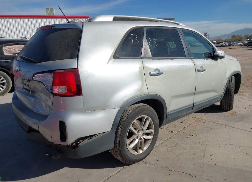 Photo 6 of 2014 Kia Sorento LX (VIN 5XYKTCA62EG446690)