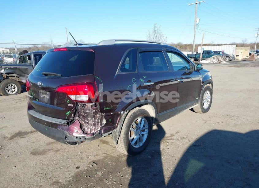 Photo 4 of 2014 Kia Sorento LX (VIN 5XYKTCA62EG456300)