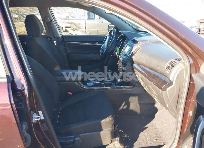 Photo 5 of 2014 Kia Sorento LX (VIN 5XYKTCA62EG456300)