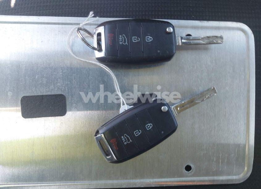 Photo 11 of 2015 Kia Sorento LX (VIN 5XYKTCA62FG562425)