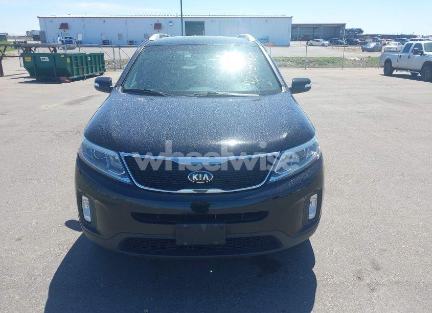 Photo 12 of 2015 Kia Sorento LX (VIN 5XYKTCA62FG562425)