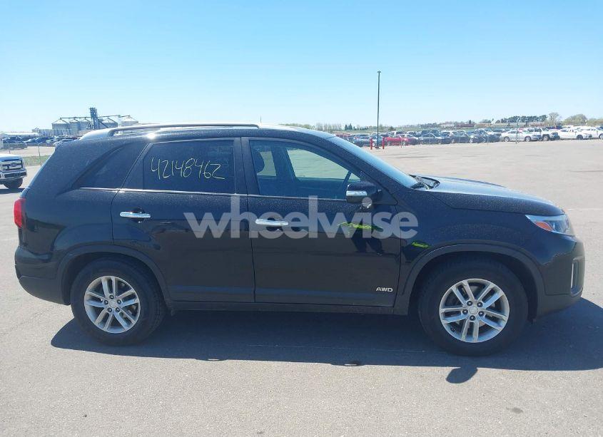 Photo 13 of 2015 Kia Sorento LX (VIN 5XYKTCA62FG562425)