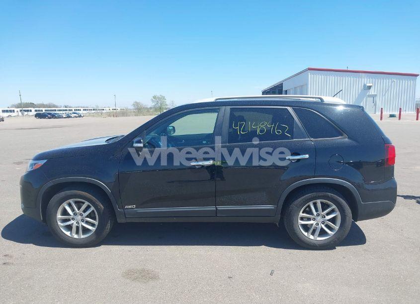 Photo 14 of 2015 Kia Sorento LX (VIN 5XYKTCA62FG562425)