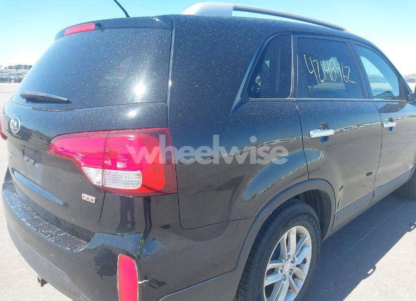 Photo 6 of 2015 Kia Sorento LX (VIN 5XYKTCA62FG562425)