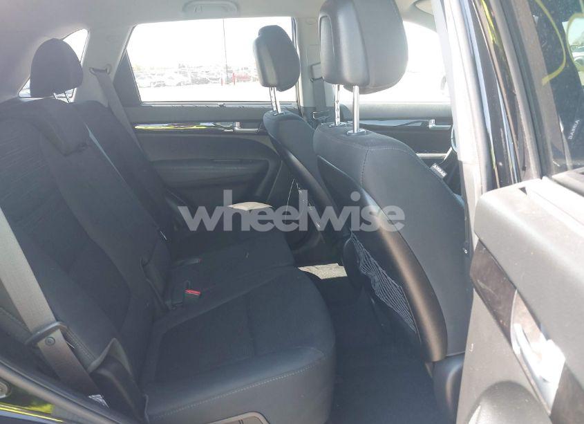 Photo 8 of 2015 Kia Sorento LX (VIN 5XYKTCA62FG562425)