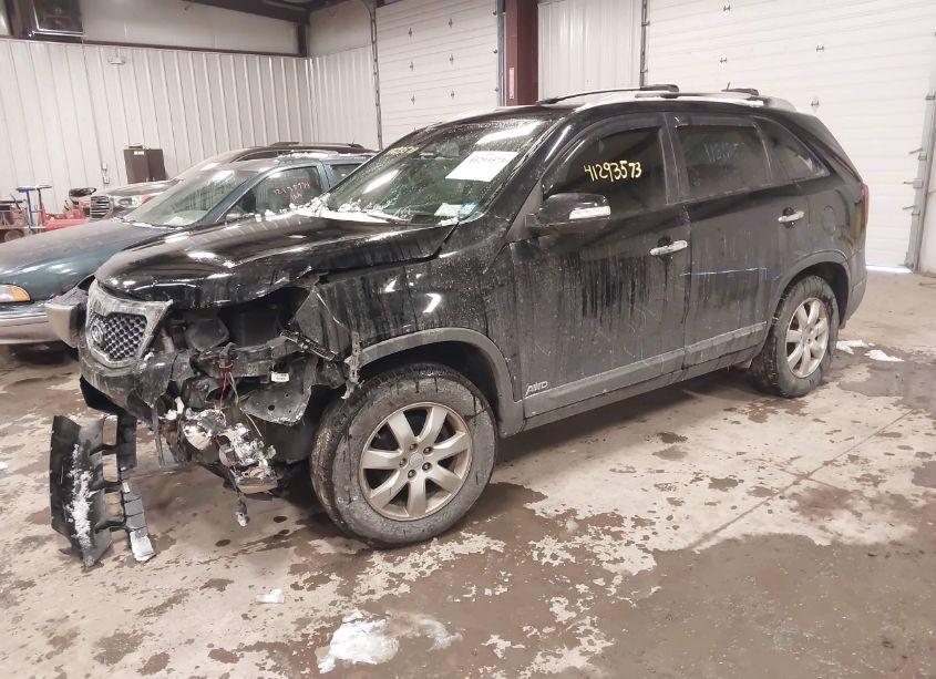 Photo 2 of 2012 Kia Sorento LX (VIN 5XYKTCA63CG207467)