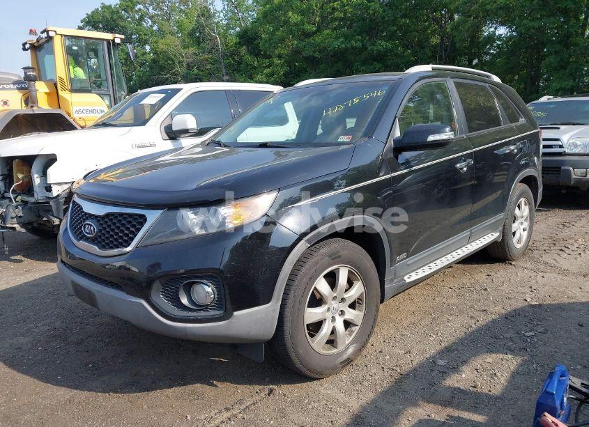 Photo 2 of 2012 Kia Sorento LX (VIN 5XYKTCA63CG304104)