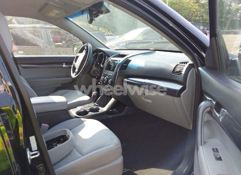 Photo 5 of 2012 Kia Sorento LX (VIN 5XYKTCA63CG304104)