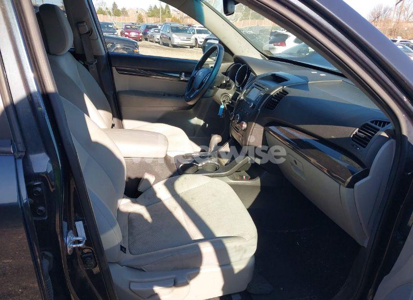 Photo 5 of 2013 Kia Sorento LX (VIN 5XYKTCA63DG361999)
