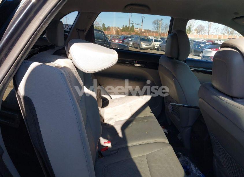 Photo 8 of 2013 Kia Sorento LX (VIN 5XYKTCA63DG361999)
