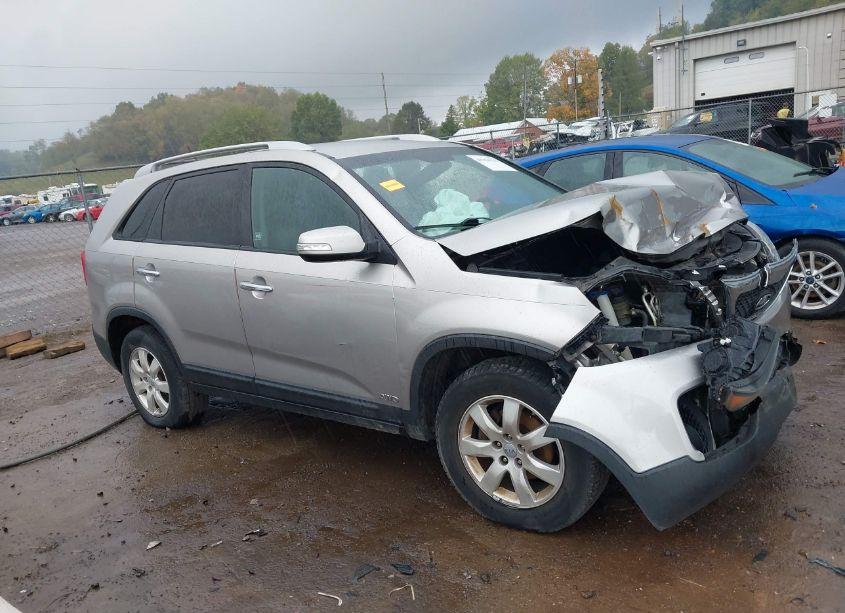 Photo 13 of 2013 Kia Sorento LX (VIN 5XYKTCA63DG423580)