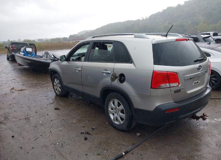 Photo 3 of 2013 Kia Sorento LX (VIN 5XYKTCA63DG423580)