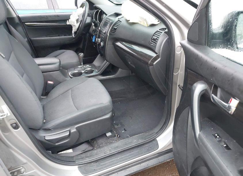 Photo 5 of 2013 Kia Sorento LX (VIN 5XYKTCA63DG423580)
