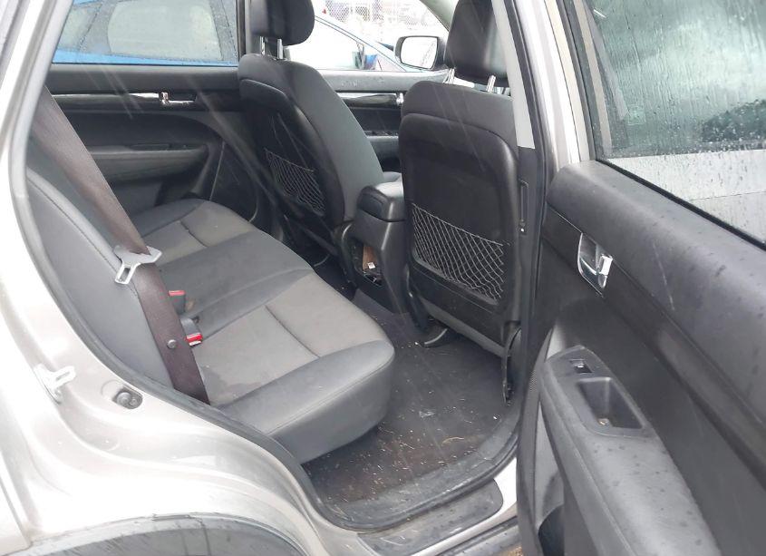 Photo 8 of 2013 Kia Sorento LX (VIN 5XYKTCA63DG423580)