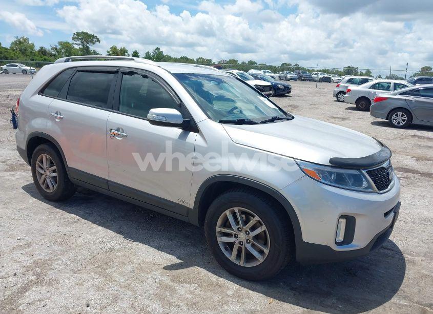 2014 Kia Sorento LX (VIN 5XYKTCA63EG515533) main photo