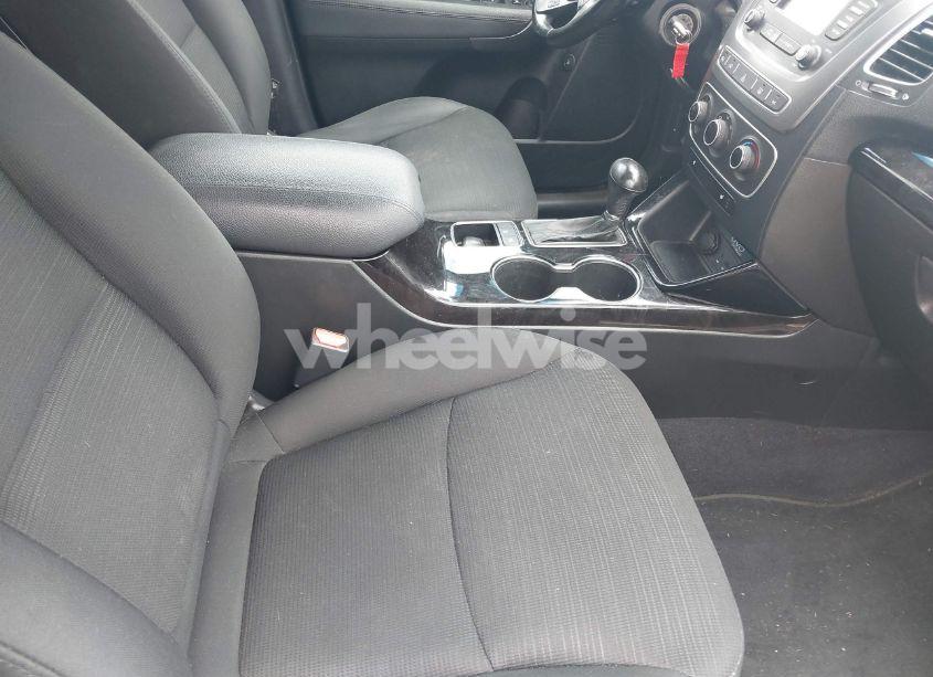Photo 5 of 2014 Kia Sorento LX (VIN 5XYKTCA63EG521218)