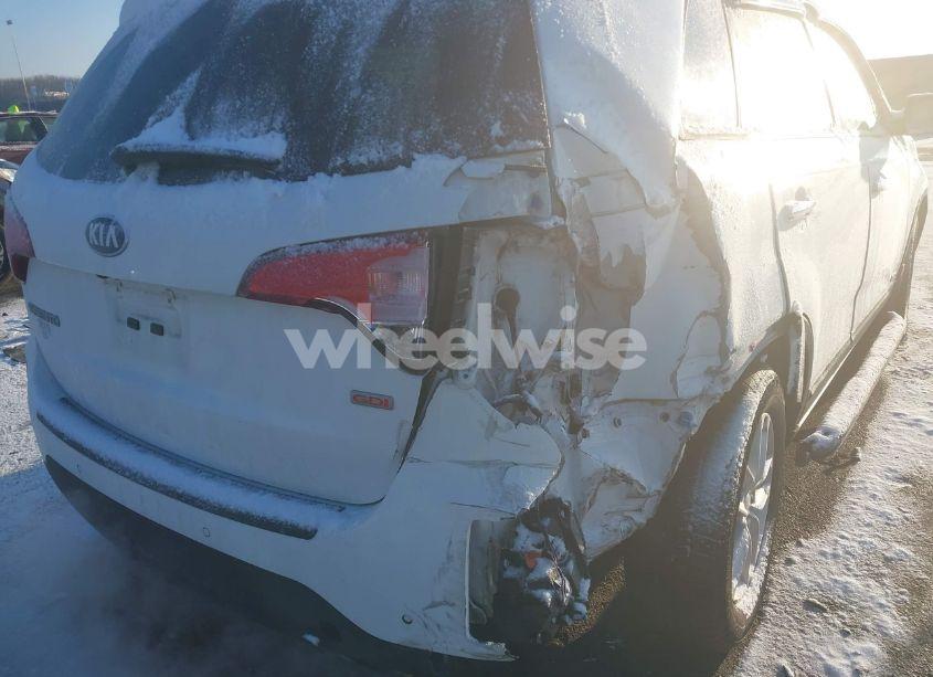 Photo 6 of 2014 Kia Sorento LX (VIN 5XYKTCA63EG530226)