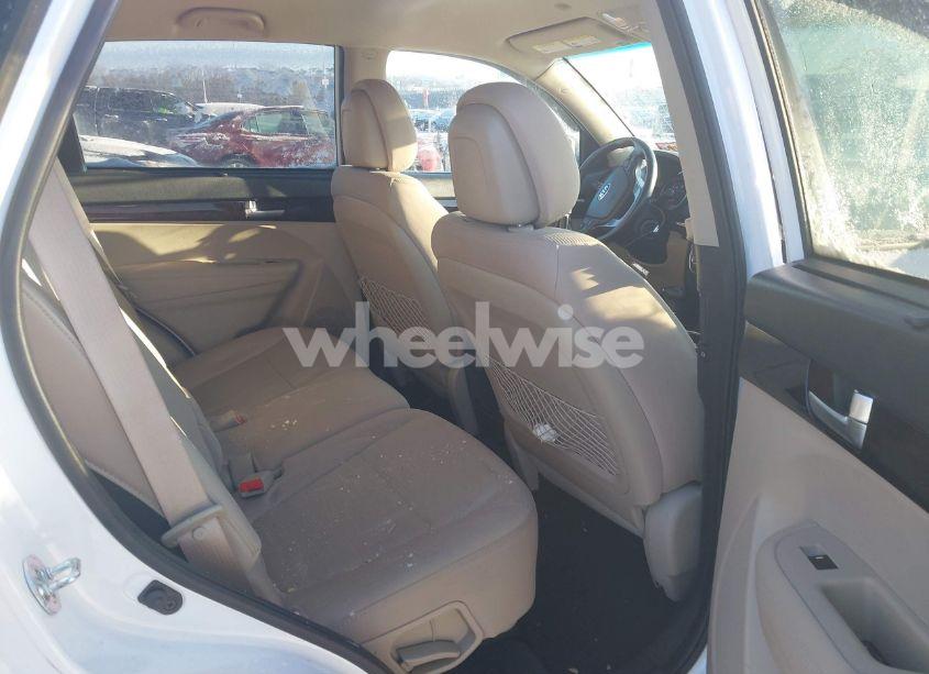 Photo 8 of 2014 Kia Sorento LX (VIN 5XYKTCA63EG530226)