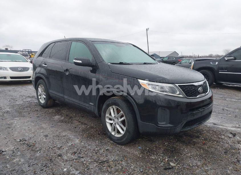 2015 Kia Sorento LX (VIN 5XYKTCA63FG559372) main photo