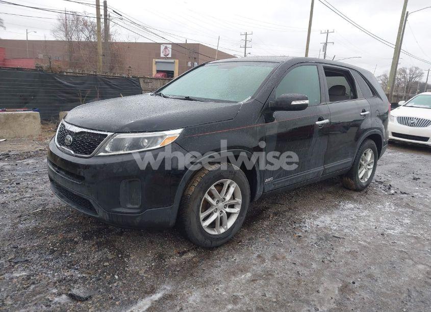 Photo 2 of 2015 Kia Sorento LX (VIN 5XYKTCA63FG559372)