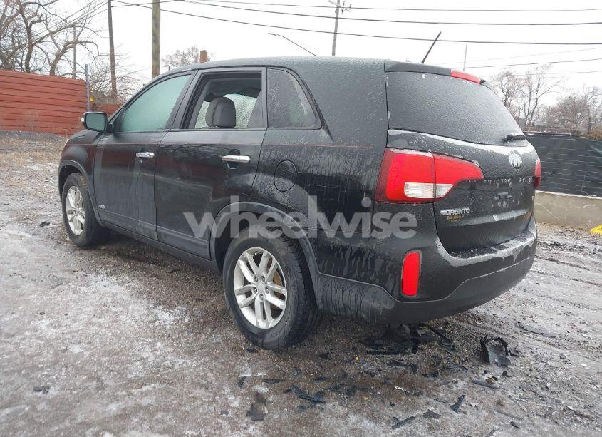 Photo 3 of 2015 Kia Sorento LX (VIN 5XYKTCA63FG559372)