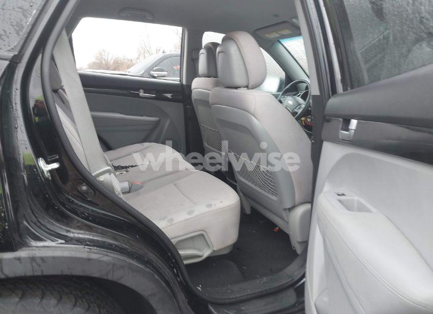 Photo 8 of 2015 Kia Sorento LX (VIN 5XYKTCA63FG559372)