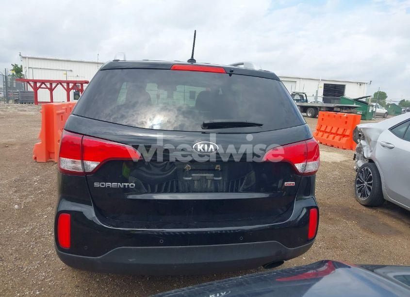 Photo 16 of 2015 Kia Sorento LX (VIN 5XYKTCA63FG572431)
