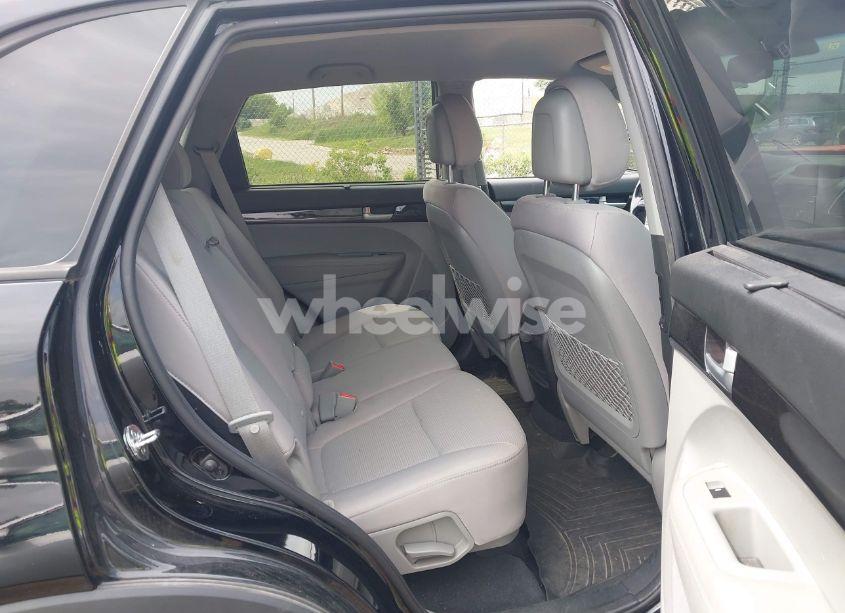 Photo 8 of 2015 Kia Sorento LX (VIN 5XYKTCA63FG572431)