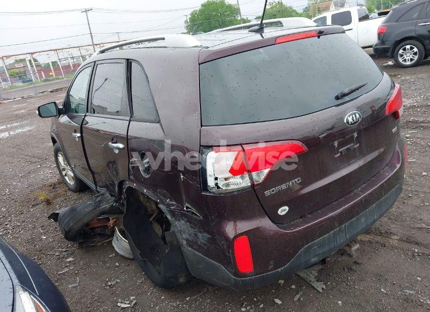 Photo 3 of 2015 Kia Sorento LX (VIN 5XYKTCA63FG585728)