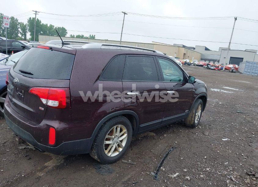 Photo 4 of 2015 Kia Sorento LX (VIN 5XYKTCA63FG585728)