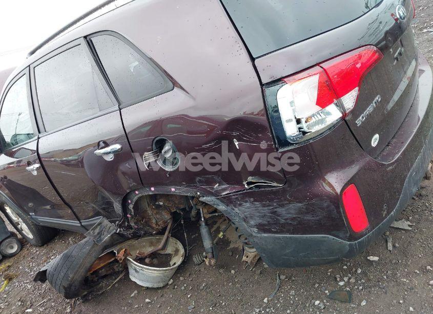 Photo 6 of 2015 Kia Sorento LX (VIN 5XYKTCA63FG585728)