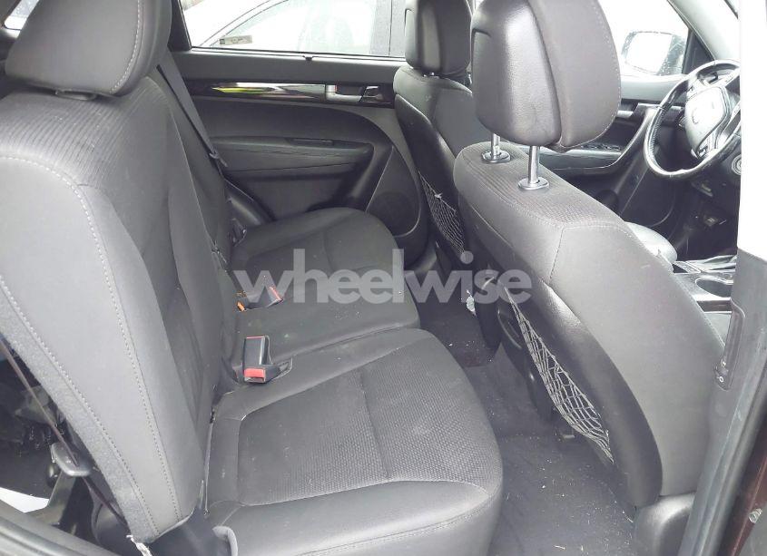 Photo 8 of 2015 Kia Sorento LX (VIN 5XYKTCA63FG585728)