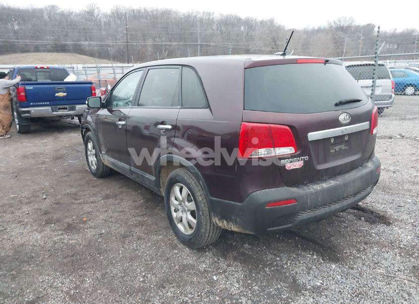 Photo 3 of 2013 Kia Sorento LX (VIN 5XYKTCA64DG353443)