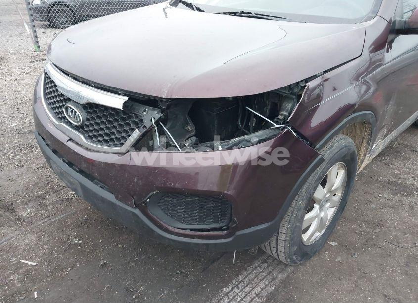 Photo 6 of 2013 Kia Sorento LX (VIN 5XYKTCA64DG353443)