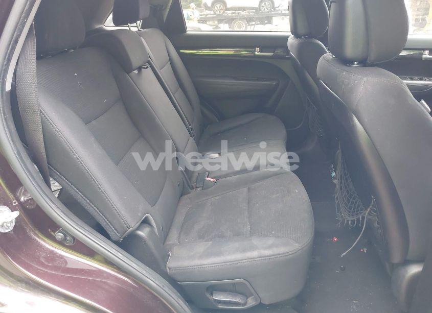 Photo 8 of 2014 Kia Sorento LX (VIN 5XYKTCA64EG456833)