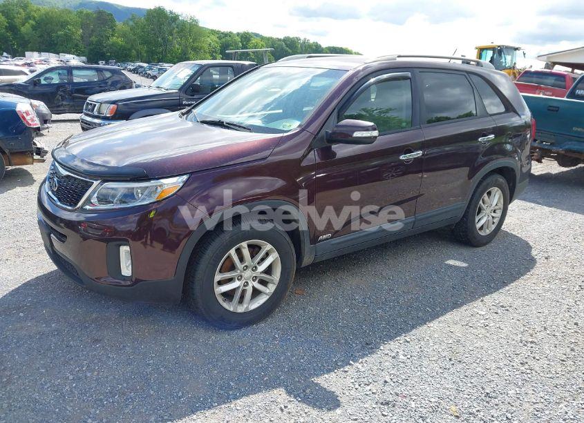 Photo 2 of 2014 Kia Sorento LX (VIN 5XYKTCA64EG474572)