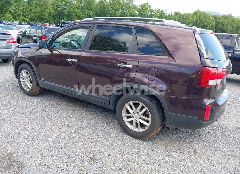 Photo 3 of 2014 Kia Sorento LX (VIN 5XYKTCA64EG474572)