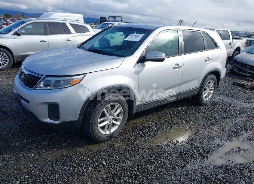 Photo 2 of 2014 Kia Sorento LX (VIN 5XYKTCA64EG486222)