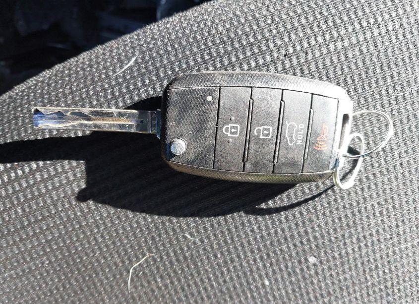 Photo 11 of 2014 Kia Sorento LX (VIN 5XYKTCA64EG522992)