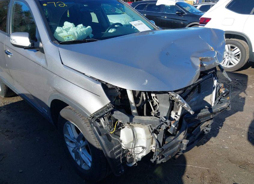 Photo 13 of 2014 Kia Sorento LX (VIN 5XYKTCA64EG522992)