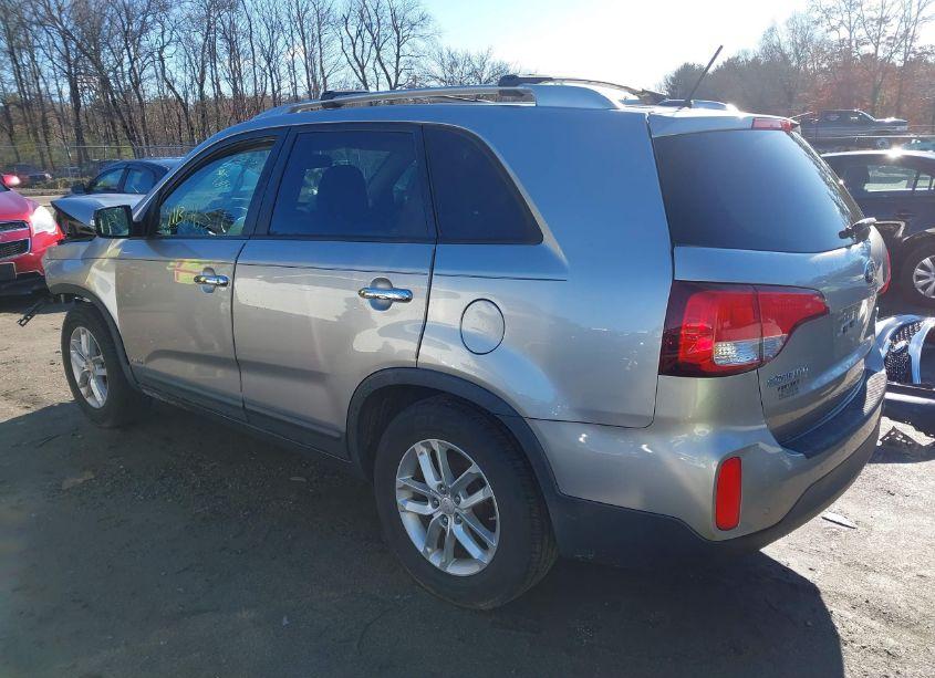 Photo 3 of 2014 Kia Sorento LX (VIN 5XYKTCA64EG522992)