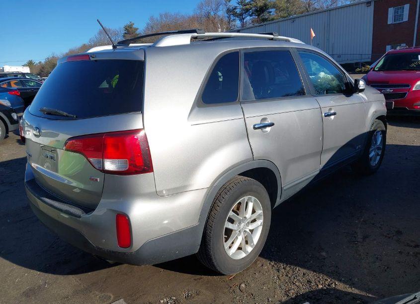 Photo 4 of 2014 Kia Sorento LX (VIN 5XYKTCA64EG522992)