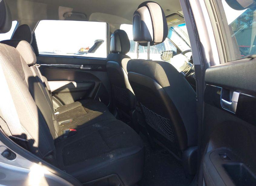 Photo 8 of 2014 Kia Sorento LX (VIN 5XYKTCA64EG522992)